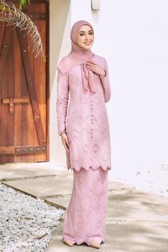 NUANSA Kurung in Baby Pink