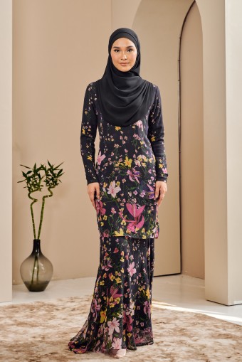 Aura Kurung in Hovia