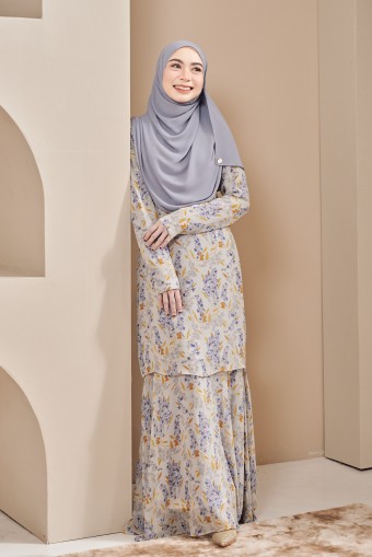 Aura Kurung in Lily