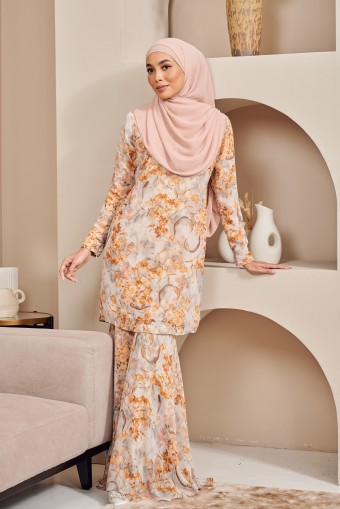 Aura Kurung in Nova