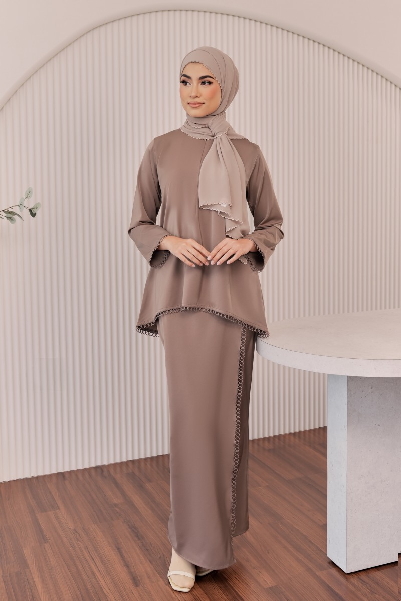 SERAYU Kurung in Brown