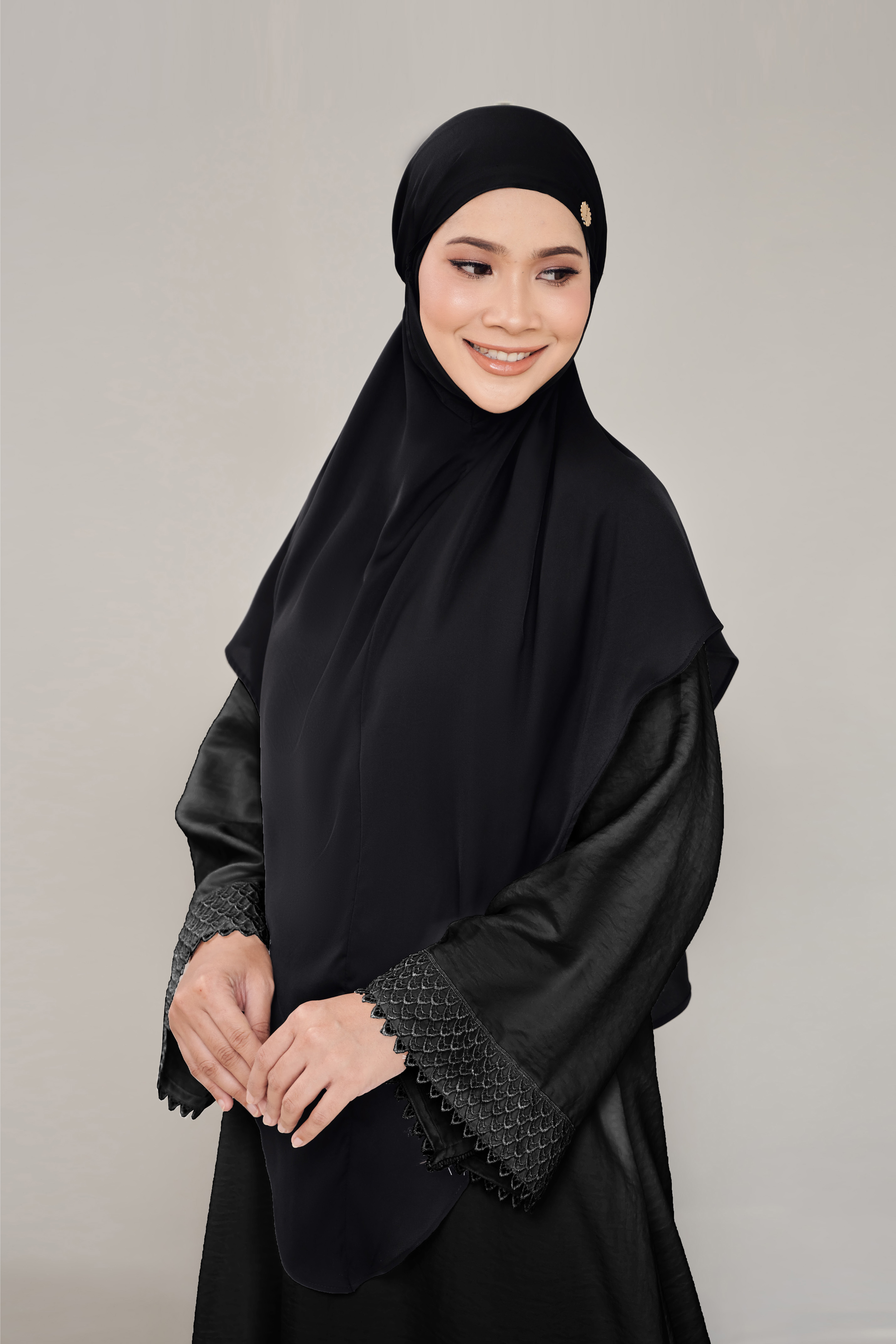 KHAWLA khimar in Black