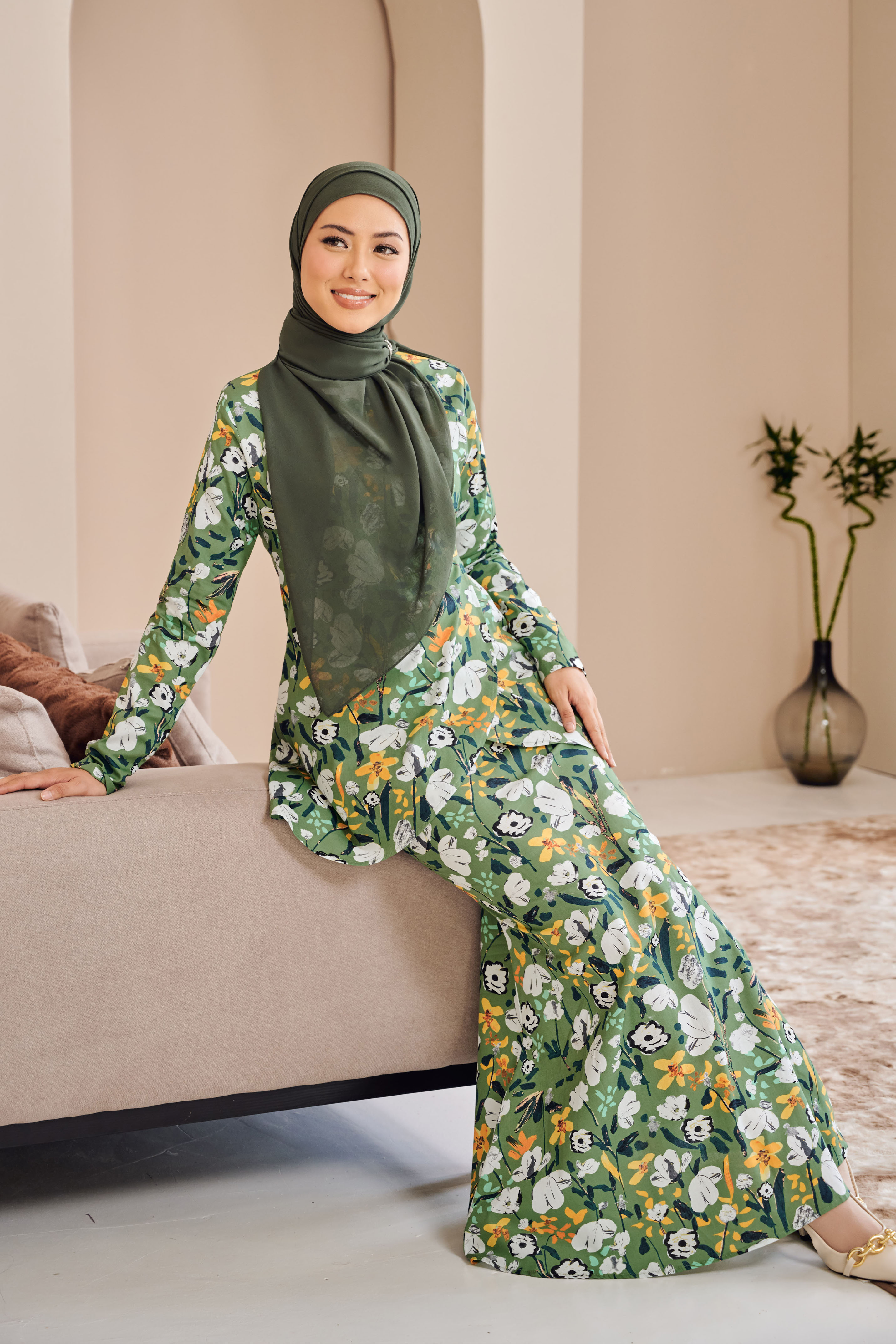 Souris Kurung in Magnolia