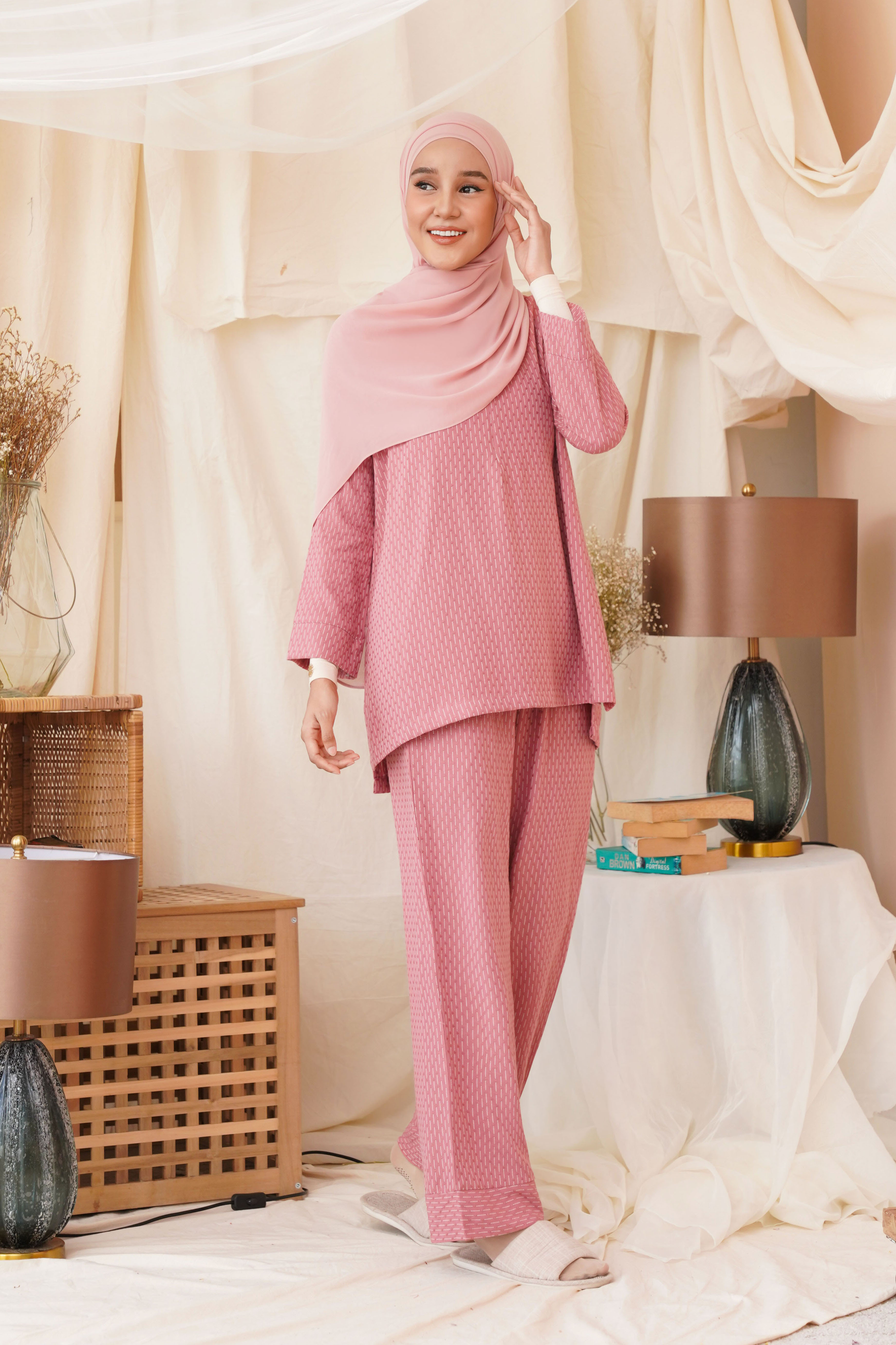 Qesah Pants in Pink Rose