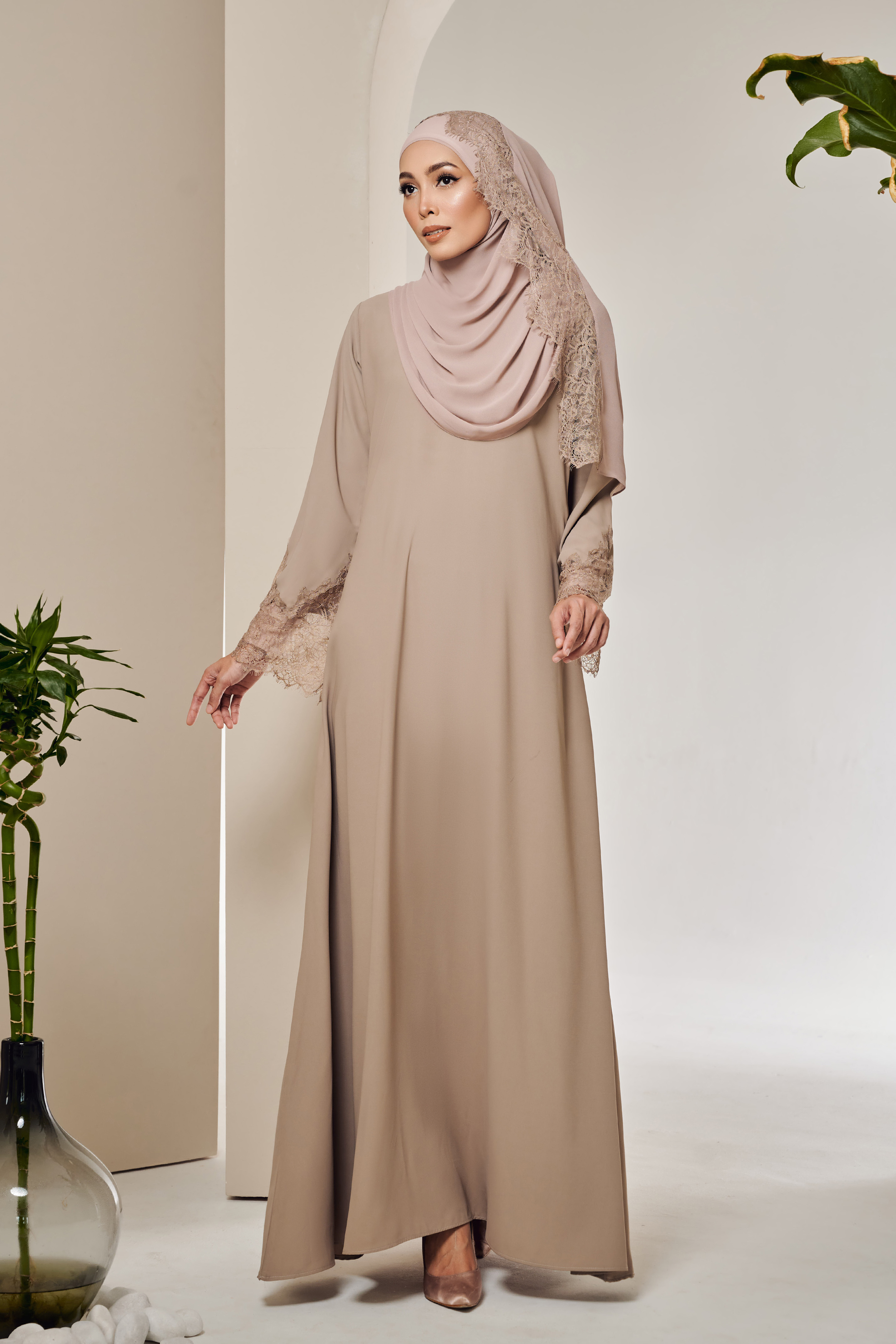 AMIA Abaya in Soft Brown