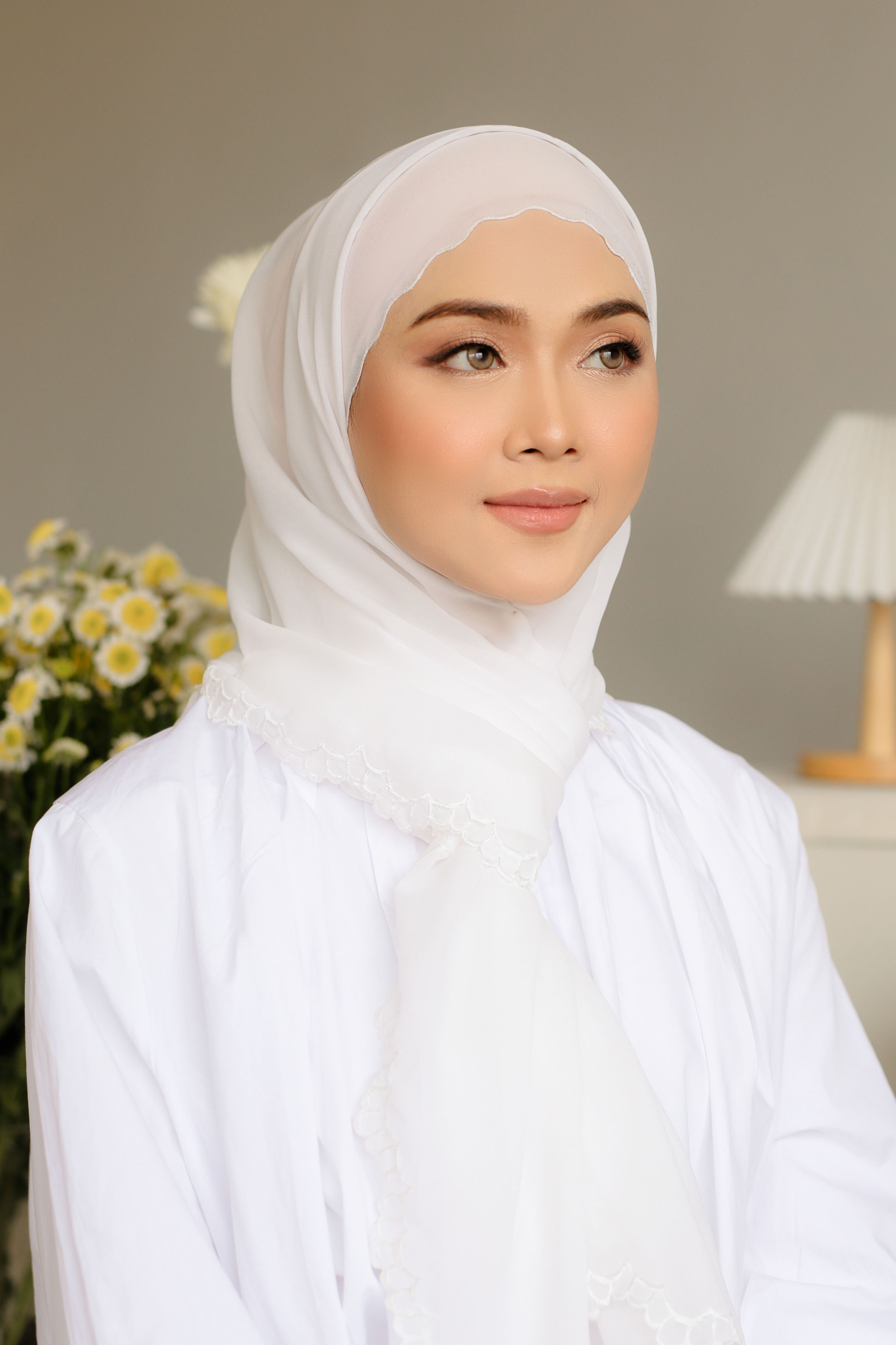 (AS-IS) Abir Sulam Long Shawl in White