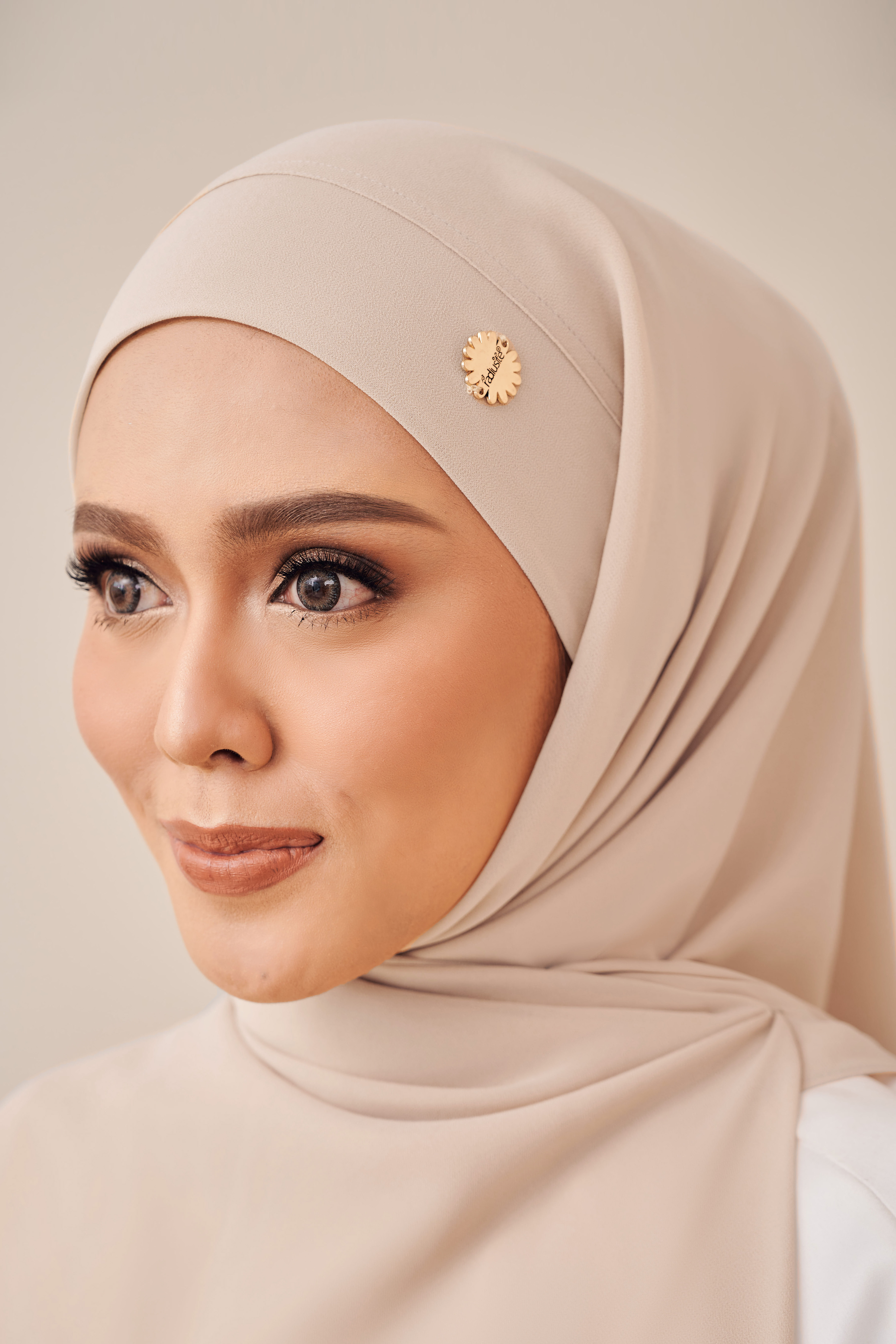 (AS-IS) ROSE Bawal Lazy in Cream