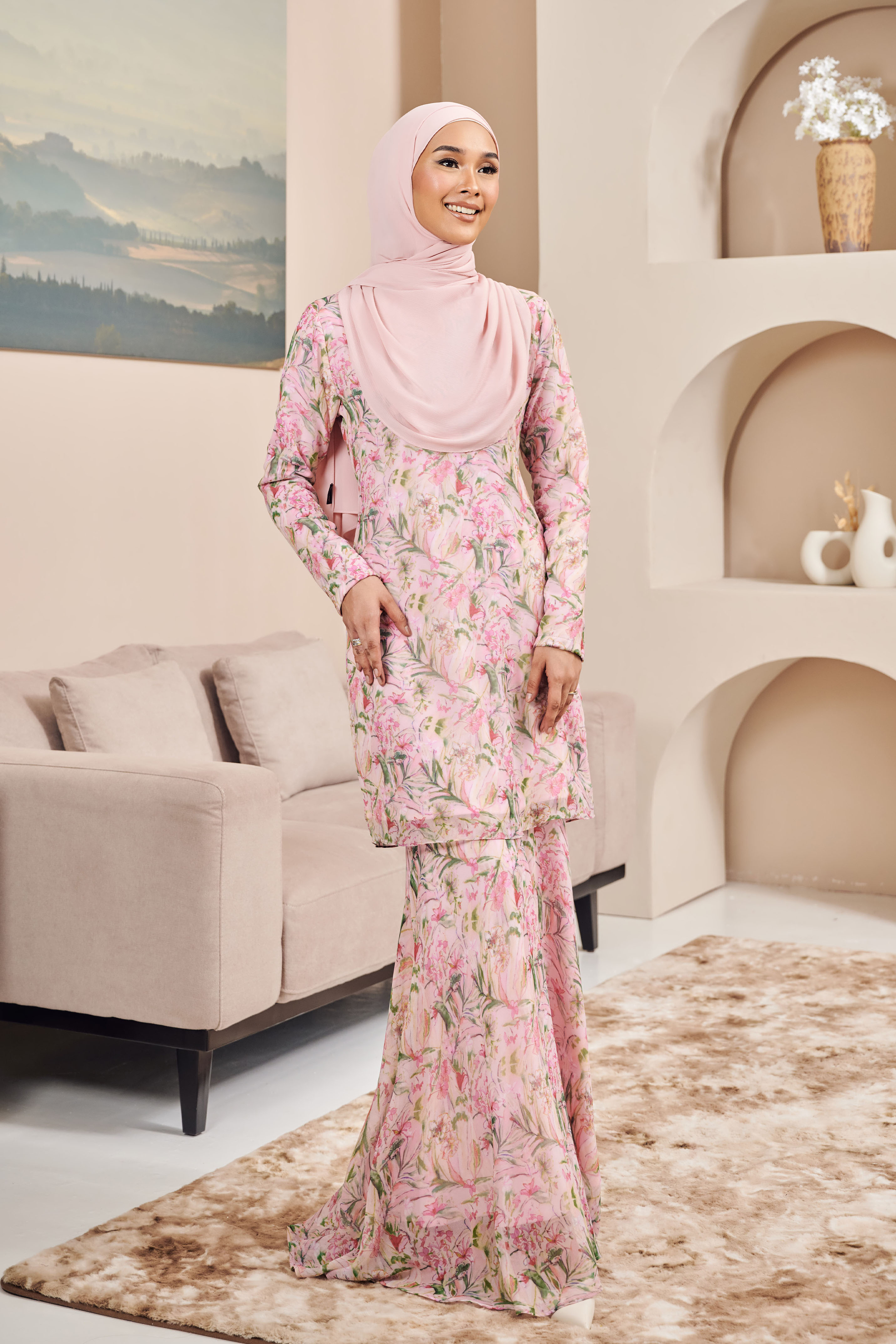 Aura Kurung in Riva