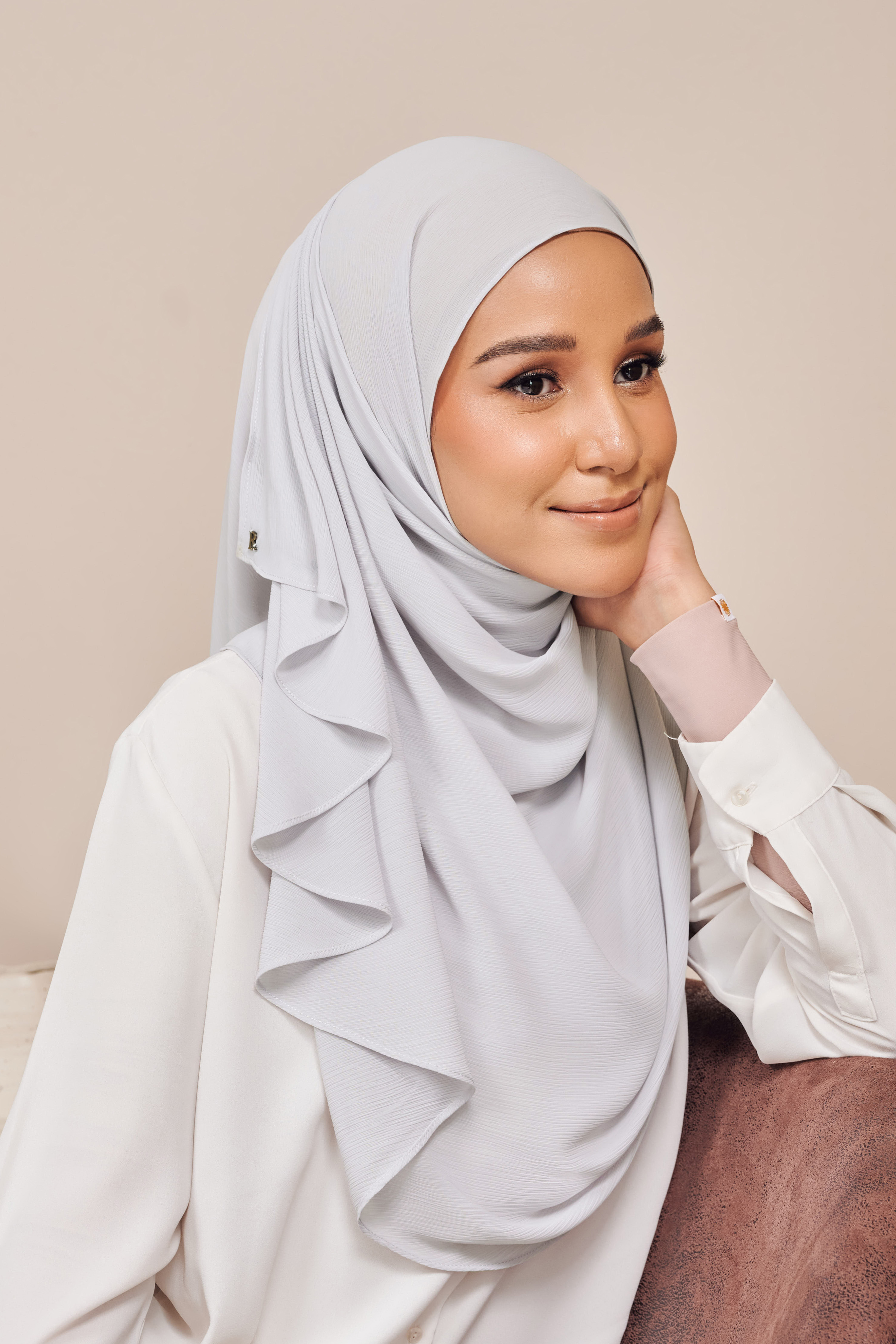 SADIA Halfmoon in Soft Grey