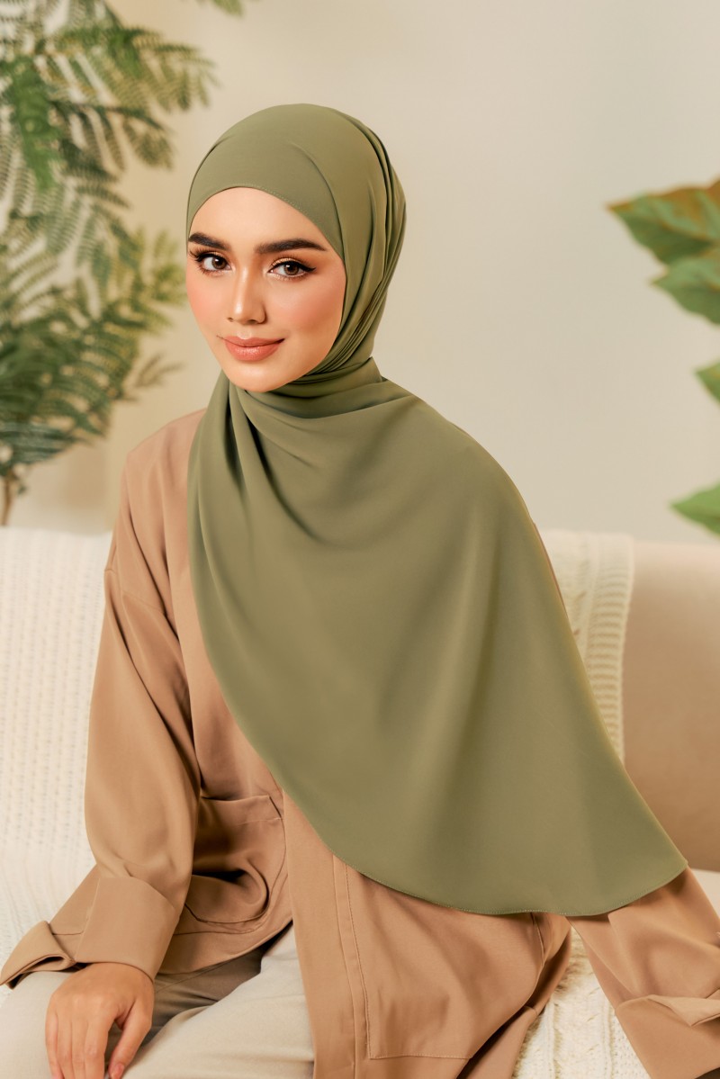 ARIA Oblong Shawl in Army Green