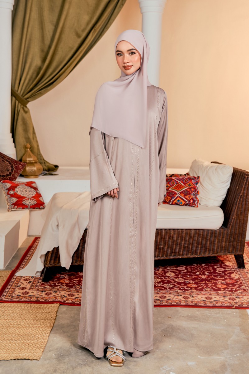 ELARA Jubah in Beige