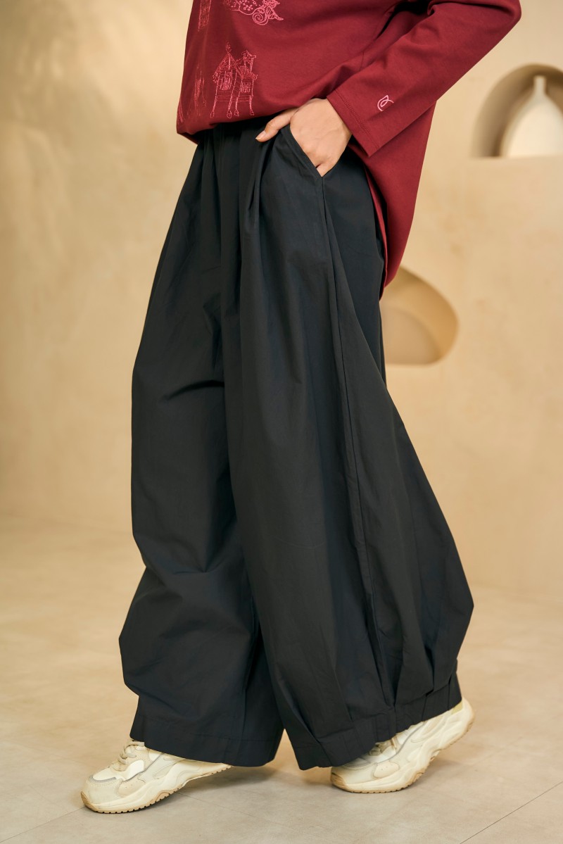 SUEKA PANTS In Black