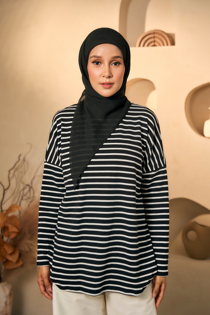 MARIBEL Comfy Blouse in Black