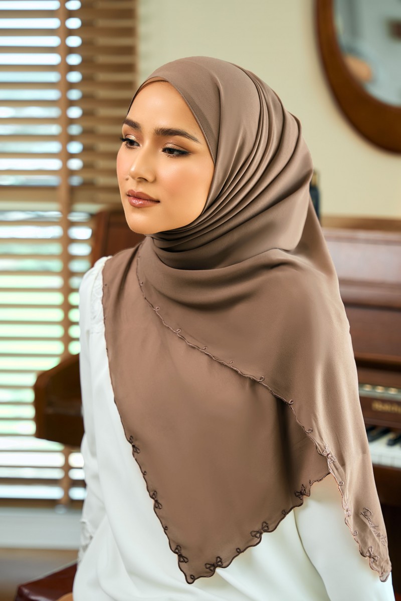 YUKI Sulam Shawl in Brown
