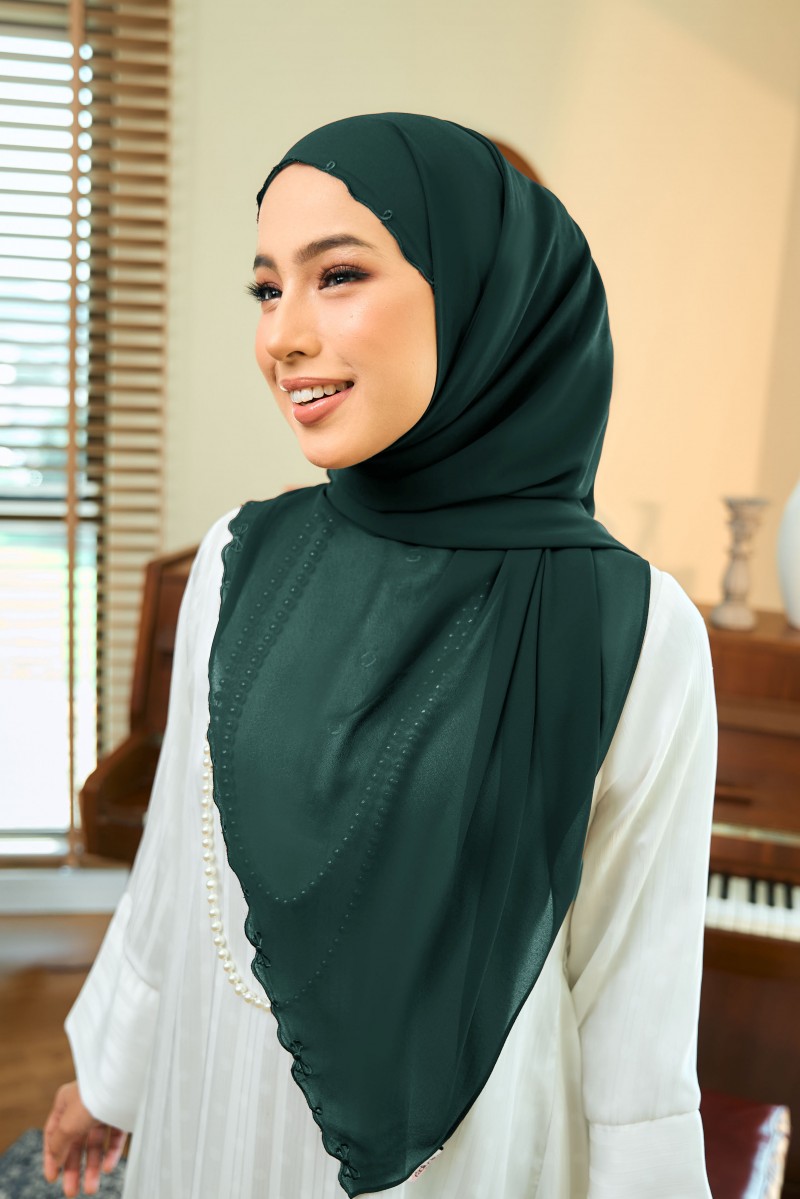 YUKI Sulam Shawl in Emerald Green