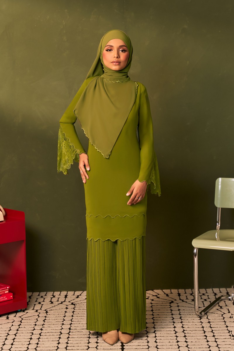 MERANTI Kurung in Moss Green