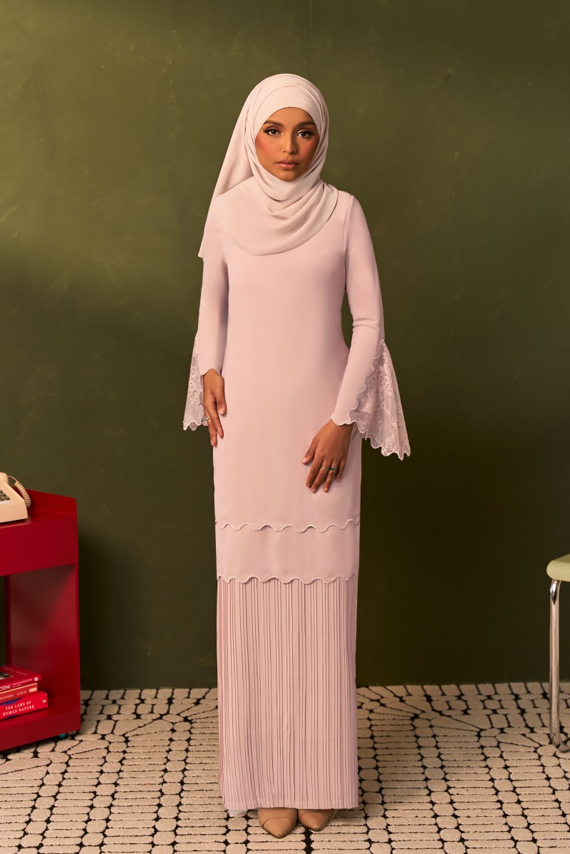 MERANTI Kurung in Pale Pink