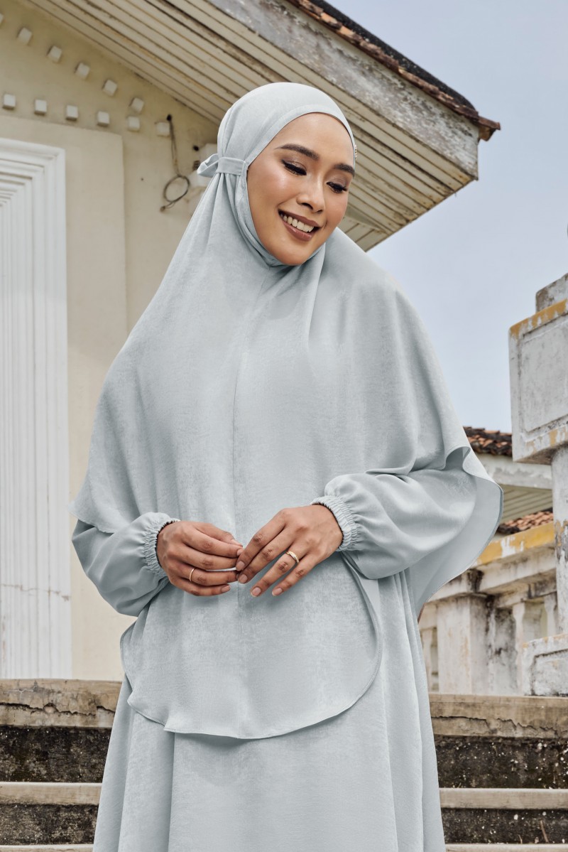 ZARIA Khimar in Silver