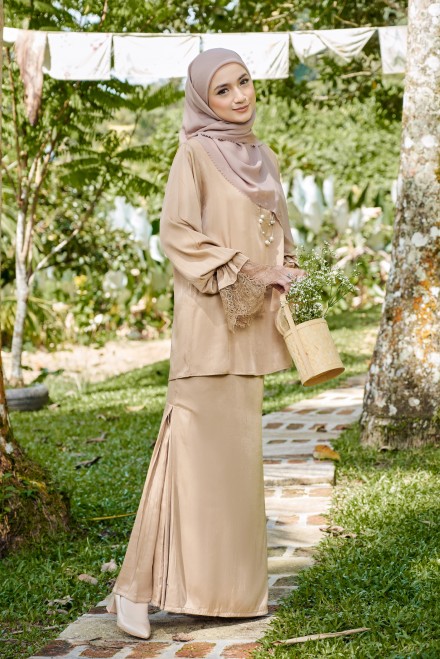 Qarisa Kurung in Almond Brown