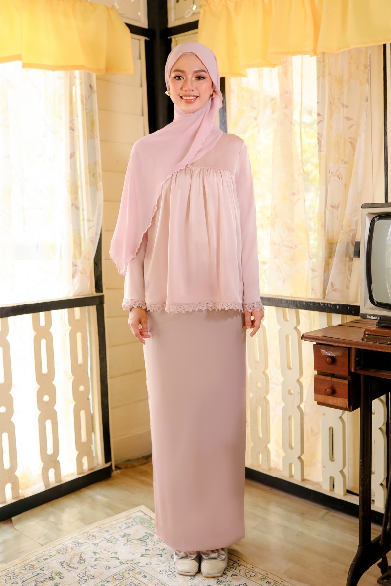 RONA Kurung in Baby Pink