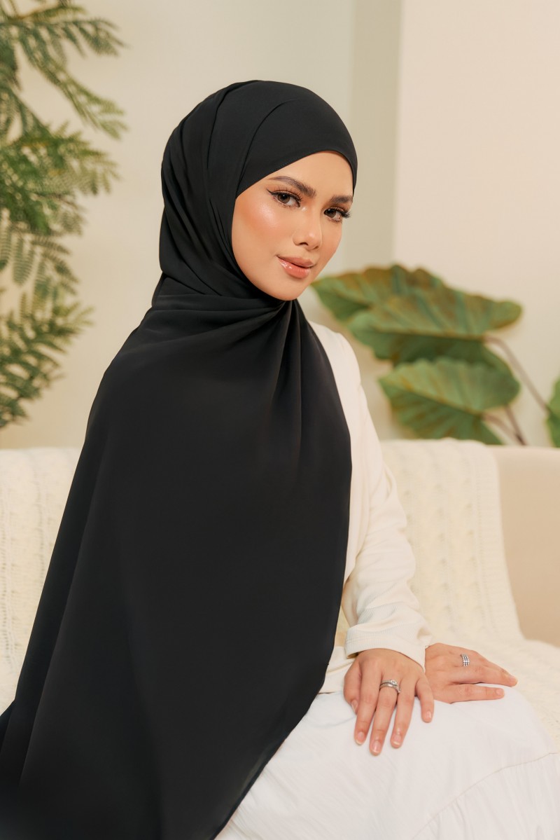 ARIA Oblong Shawl in Black
