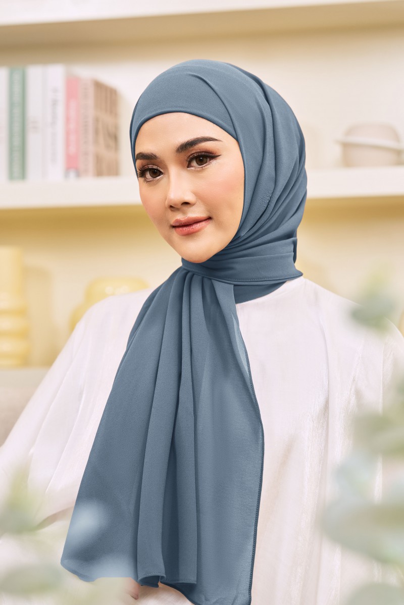 (AS-IS) ADINA Instant Shawl with attached inner in Blue Jeans