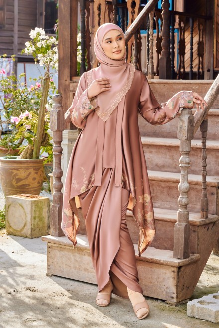 Kalea Kebaya in Cedarwood
