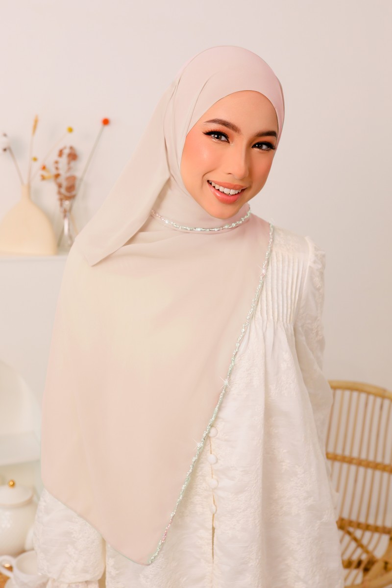 SHASMEEN Beads Long Shawl in Champagne