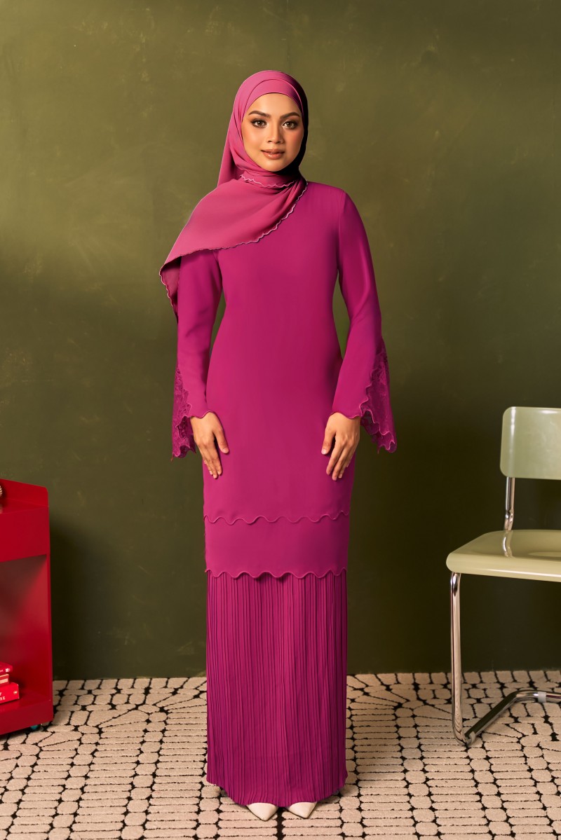 MERANTI Kurung in Fuschia Pink