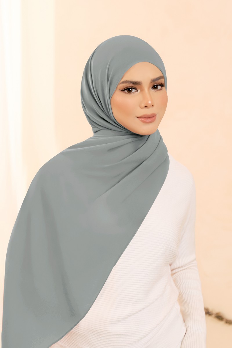 Ara Magnetic Shawl in Grey