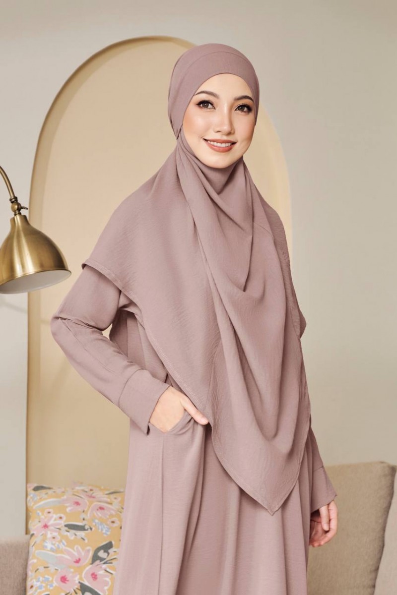 Neema Khimar in Mocha