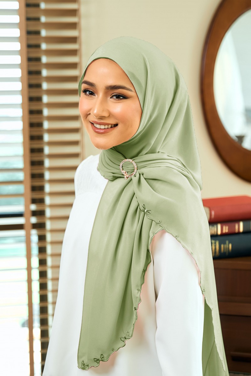 YUKI Sulam Shawl in Matcha Green