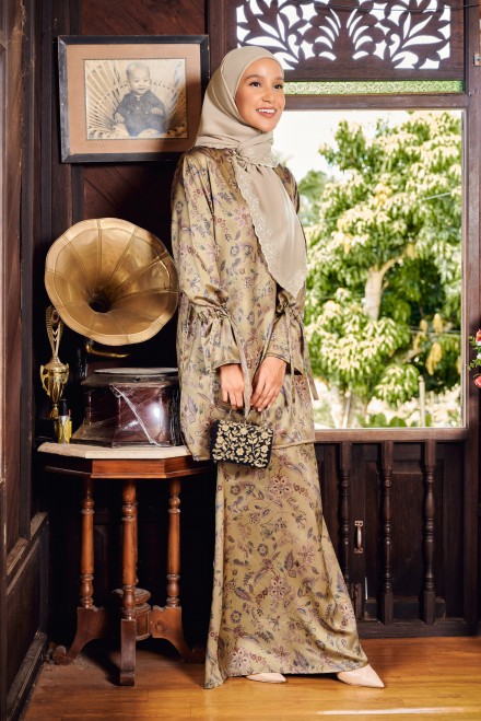 Tinta Kurung in Olive Jade