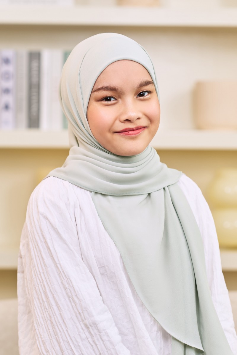 (AS-IS ) ADINA Girl Instant Shawl with attached inner in Medium
