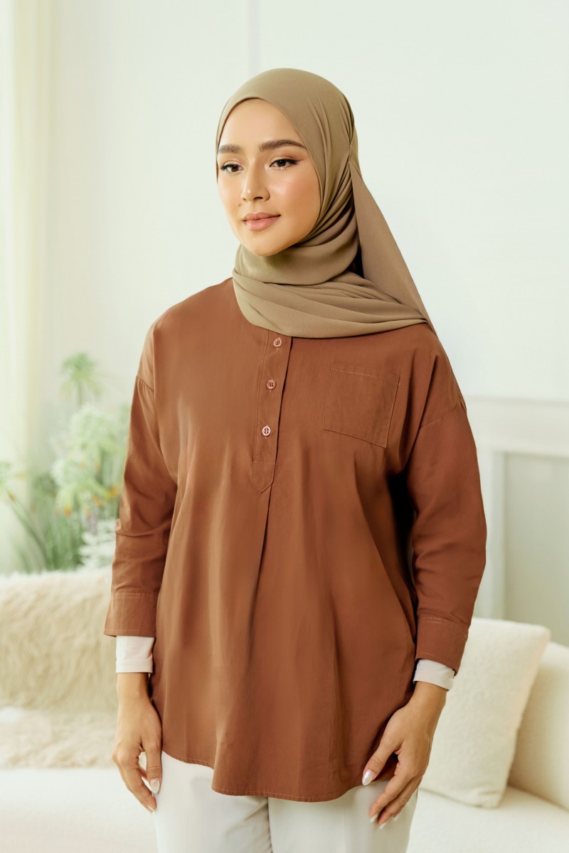 Lyla Blouse in Rusty Brown