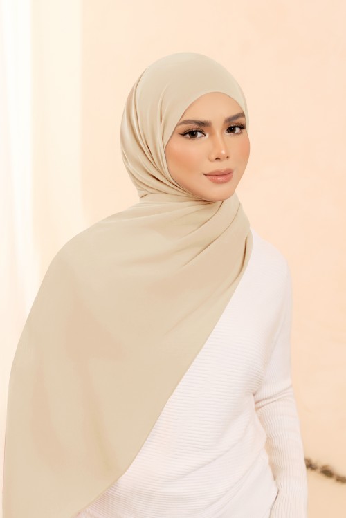 Ara Magnetic Shawl in Sand