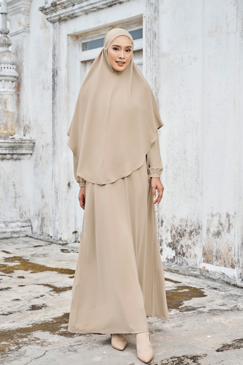 KHAWLA Jubah in Soft Brown