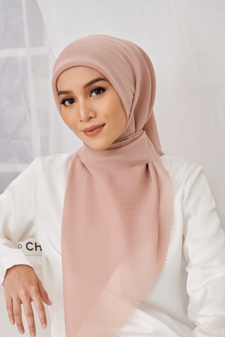 Auva in Soft Pink