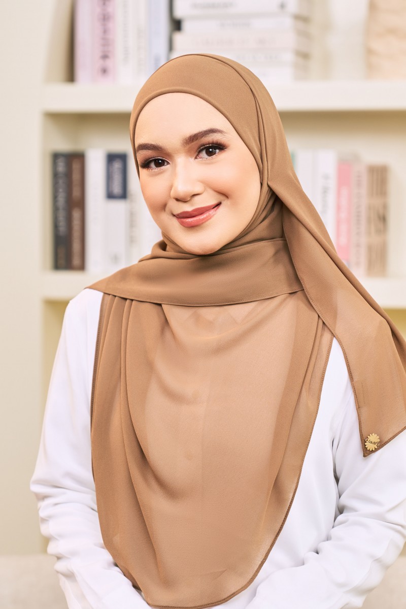 ADINA Instant Shawl with attached inner in Tawny Brown