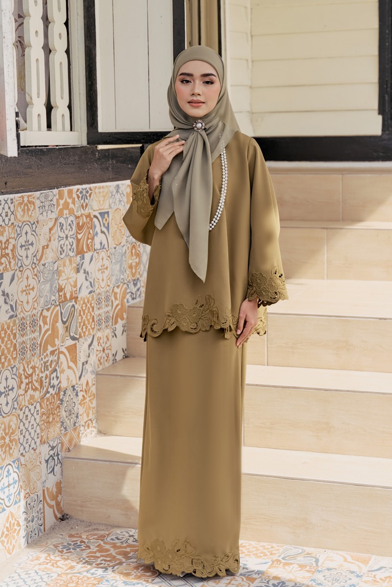(AS-IS) KARI Kurung in Burnt Olive