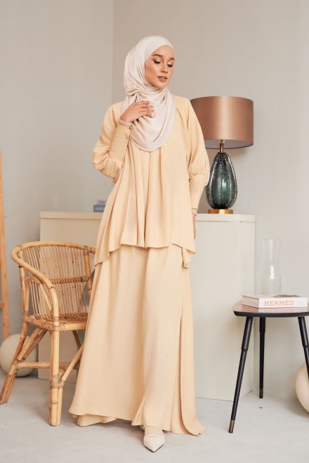 Dilva in Yellow