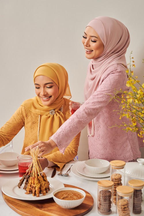 Alaya Kurung in Marigold Yellow