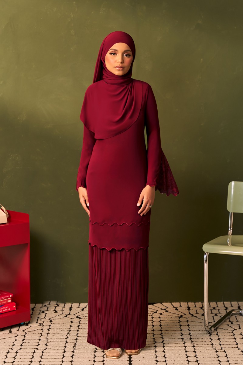 MERANTI Kurung in Burgundy