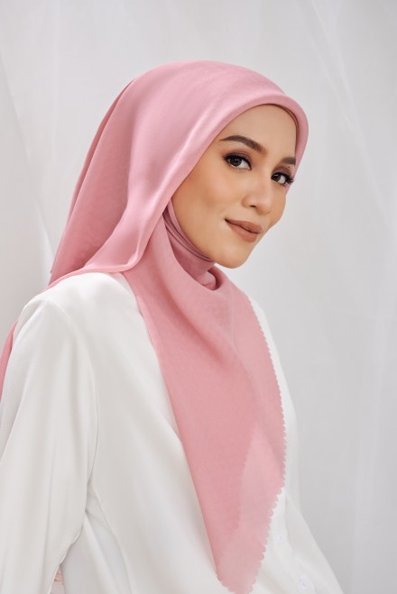Auva in Pink