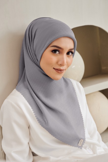 Auva in Smokey Grey