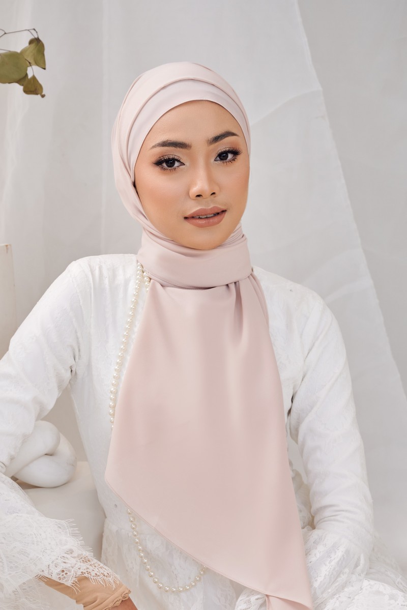 ALUN Long Shawl in Soft Pink