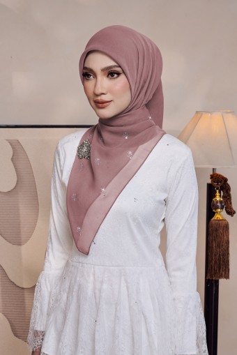 Fiora Bawal in Berry Fiora Bawal in Berry