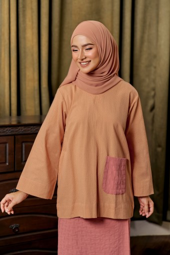 NELYA Kurung in Coral Peach