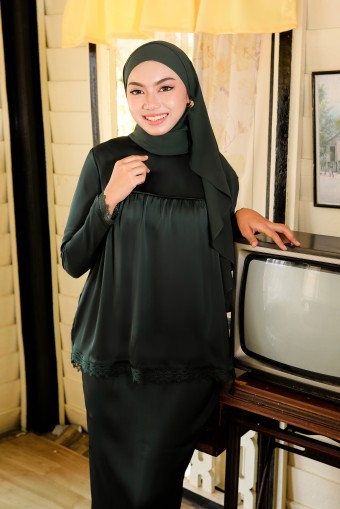 RONA Kurung in Emerald Green