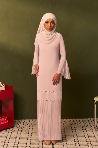 MERANTI Kurung in Pale Pink